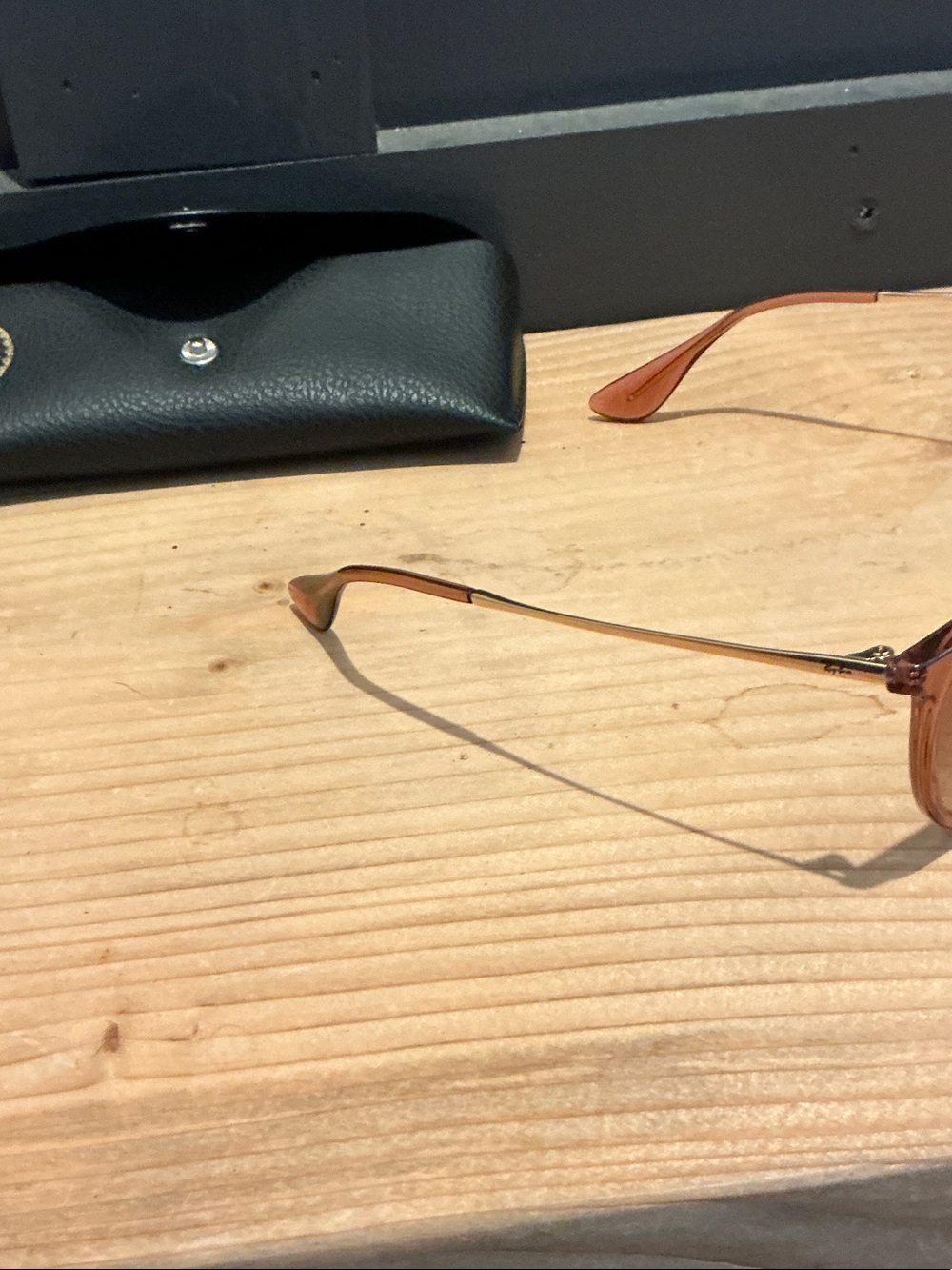 Ray-Ban Women's Pink Gradient Round Sunglasses with Gold Bridge - Picture 3 of 6